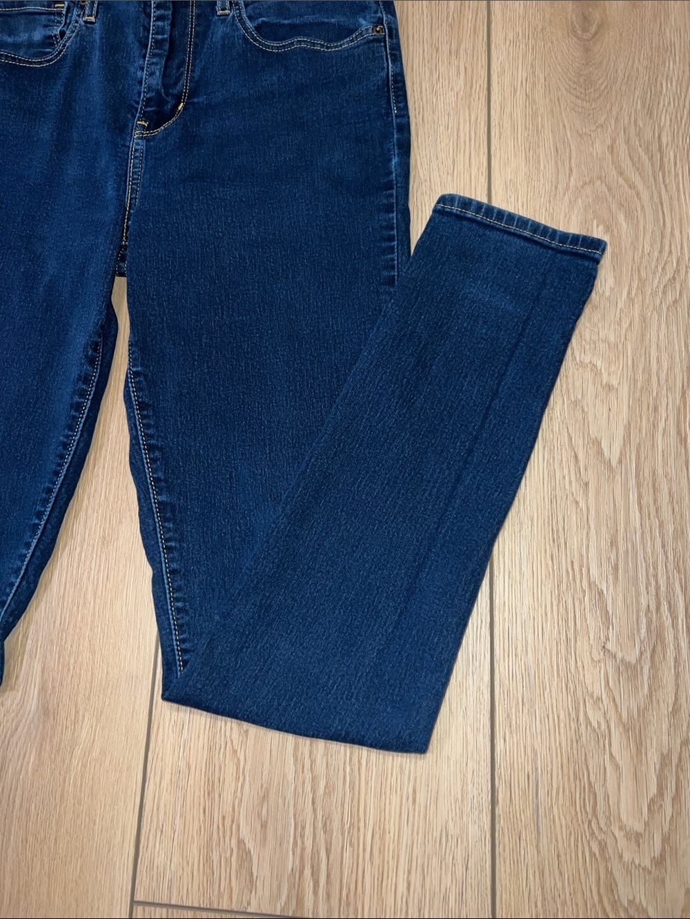 Levi's Women's Indigo High Rise Skinny Jeans - Picture 6 of 16